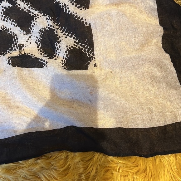 Vintage luxury canvas geo printed  square scarf - Picture 14 of 17